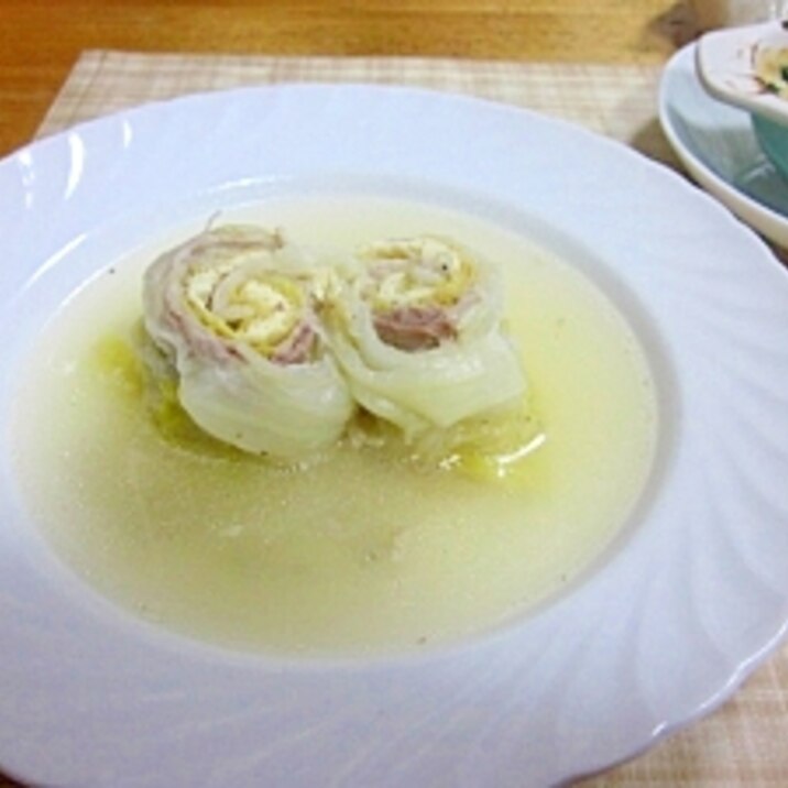 白菜・豚バラ肉・油揚げの巻ロールスープ